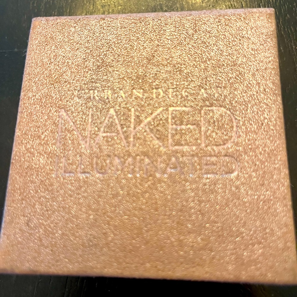 Urban Decay Naked Illuminated powder